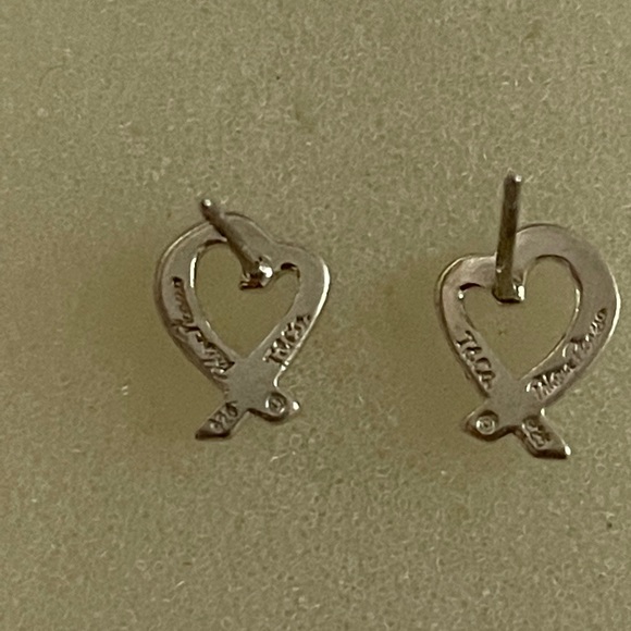 Tiffany & Co .Paloma Picasso
Loving Heart Earrings - Picture 8 of 11